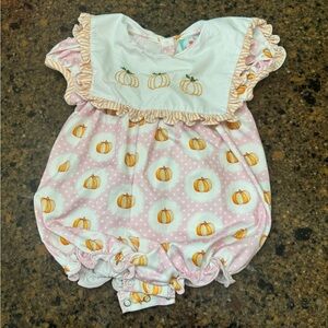 The sweetest pumpkin bubble!! 12M NWOT